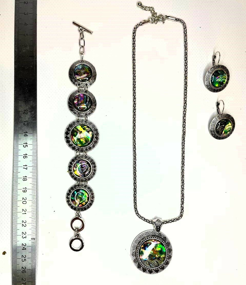 Комплект бижутерии. Подвеска, серьги, браслет с перламутровыми вставками "Перламутр" Форма "Круг"