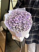 Букет из гипсофилы фиолетового оттенка