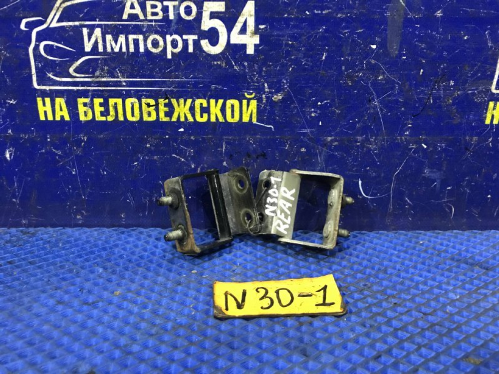 Петля багажника NISSAN R’NESSA 1999