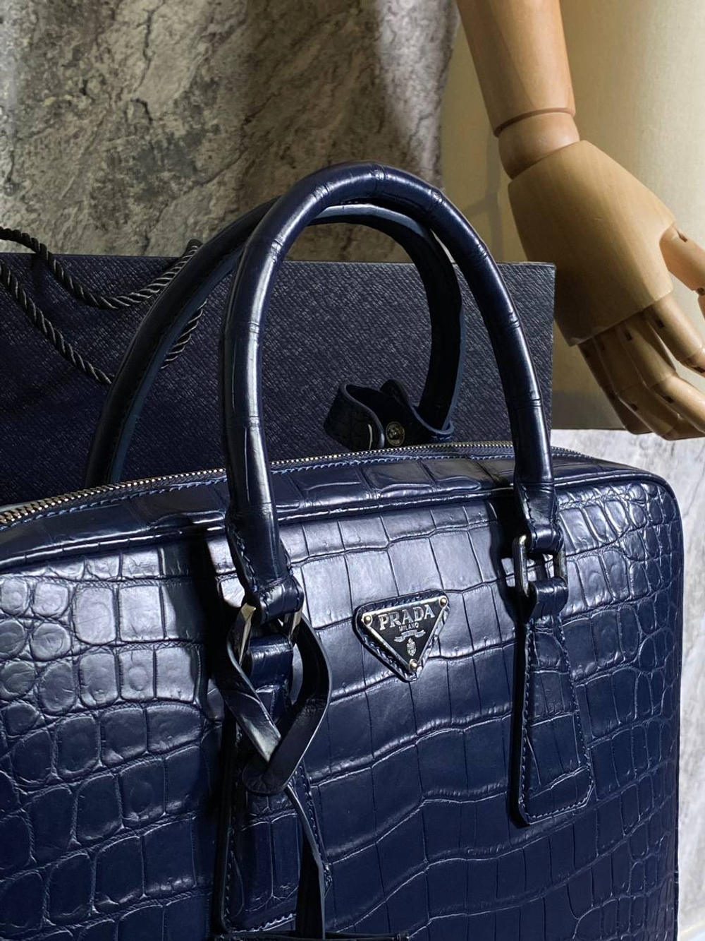 Портфель из кожи крокодила Prada