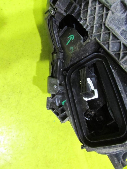 Битая Фара правая Mercedes GLA x156 (2017-2020) LED