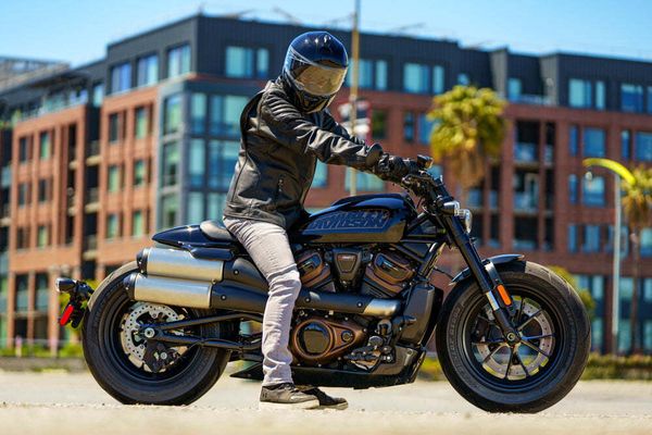 НОВАЯ МОДЕЛЬ HARLEY-DAVIDSON® SPORTSTER® S ДЕМОНСТРИРУЕТ БЕСКОМПРОМИССНЫЕ ХАРАКТЕРИСТИКИ