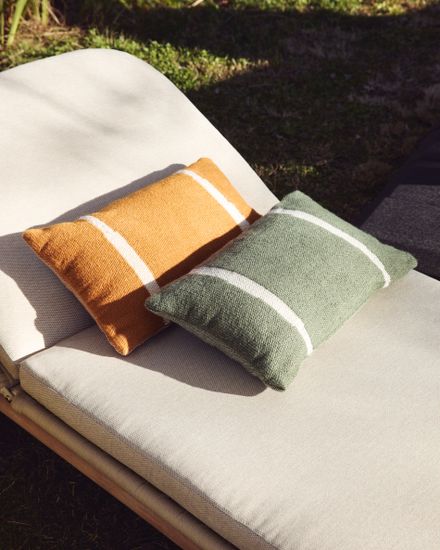 Чехол для подушки Daila оранжевого цвета 100% ПЭТ с рисунком в стиле икат 30 x 50 см