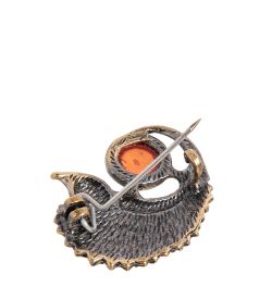 AM-2326 Брошь «Ежонок на шаре» (латунь, янтарь)