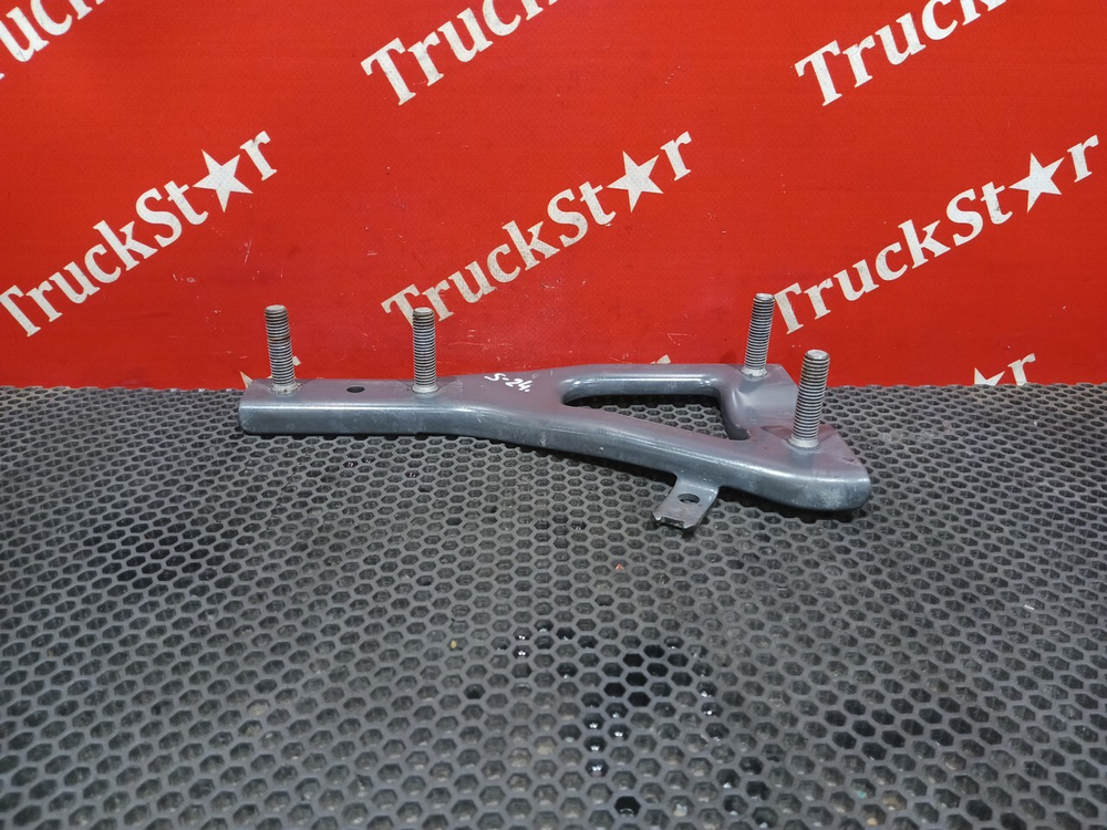 Кронштейн брызговика левого 2021г.