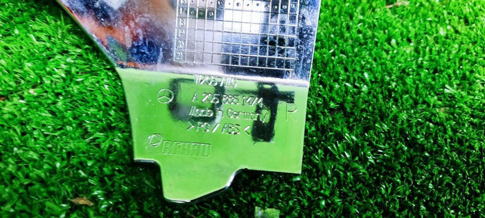 Молдинг переднего бампера правый Mercedes C w205 (2014-2018) AMG