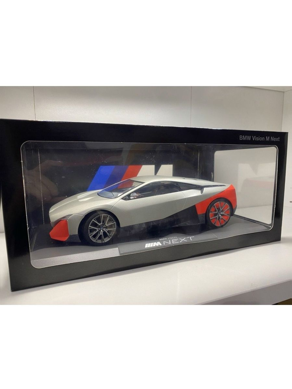 Модель BMW масштабная Vision M next 2019 1:18