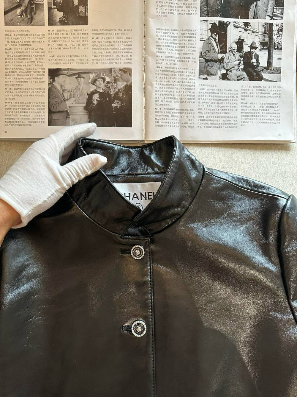 Кожаная куртка CHANEL