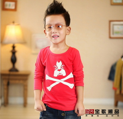 Лонгслив с принтом собачьей мордочки и костей