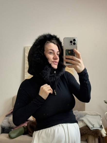 Меховой капюшон с подвязом черный