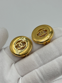 Клипсы с логотипом Chanel