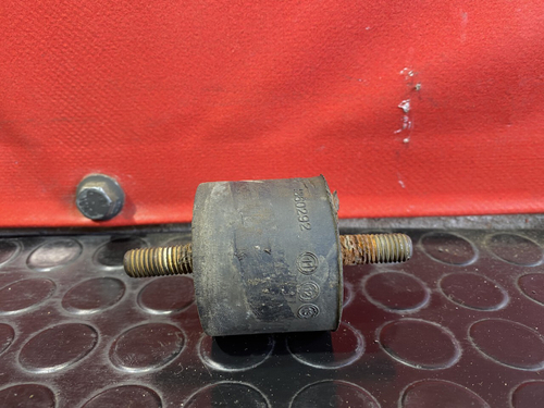 Демпфер кронштейна глушителя