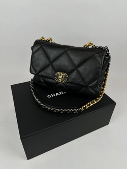 Сумка Chanel 19