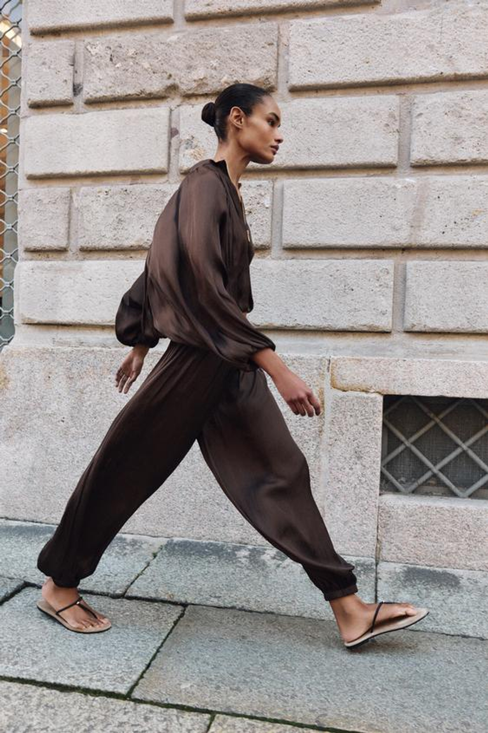 ZARA АТЛАСНЫЕ БРЮКИ-БАГГИ, АТЛАСНЫЕ БРЮКИ-БАГГИ, КОРИЧНЕВЫЙ