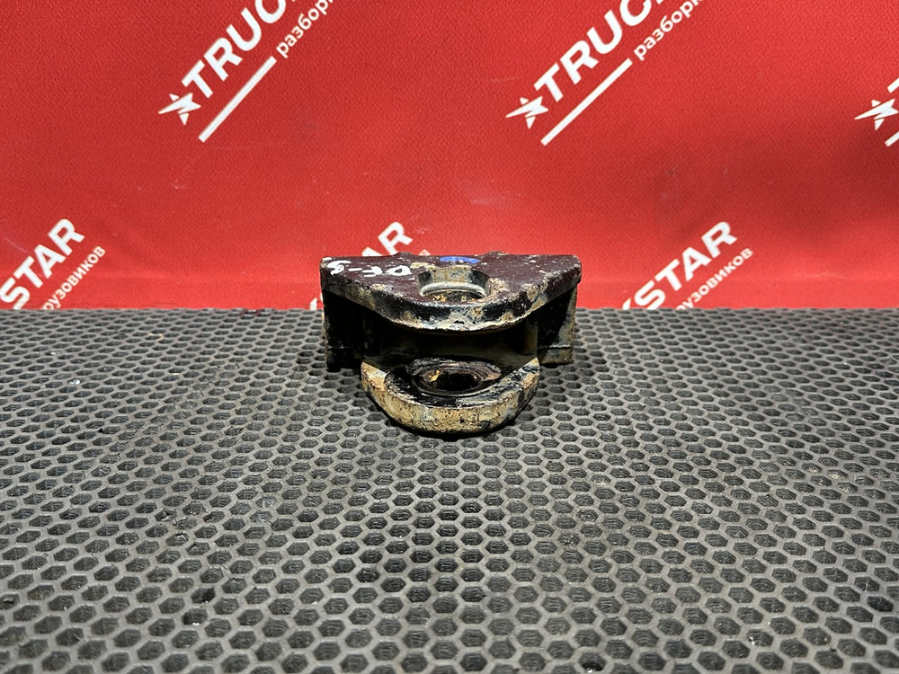 Кронштейн стойки стабилизатора правый 2023г