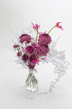 зимний букет с хризантемой бигуди