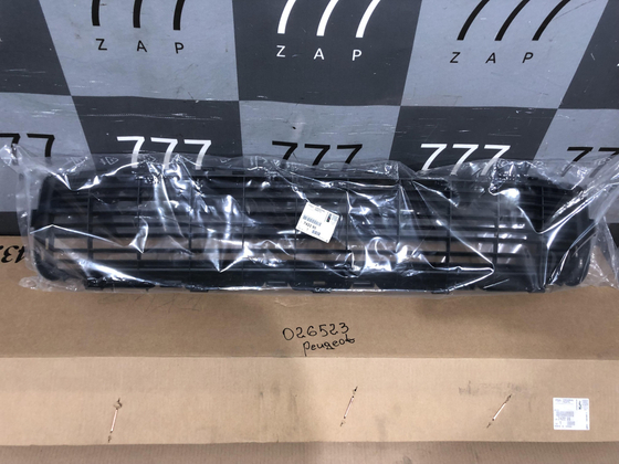Решетка бампера Peugeot 3008 1 Новая Оригинал 742295