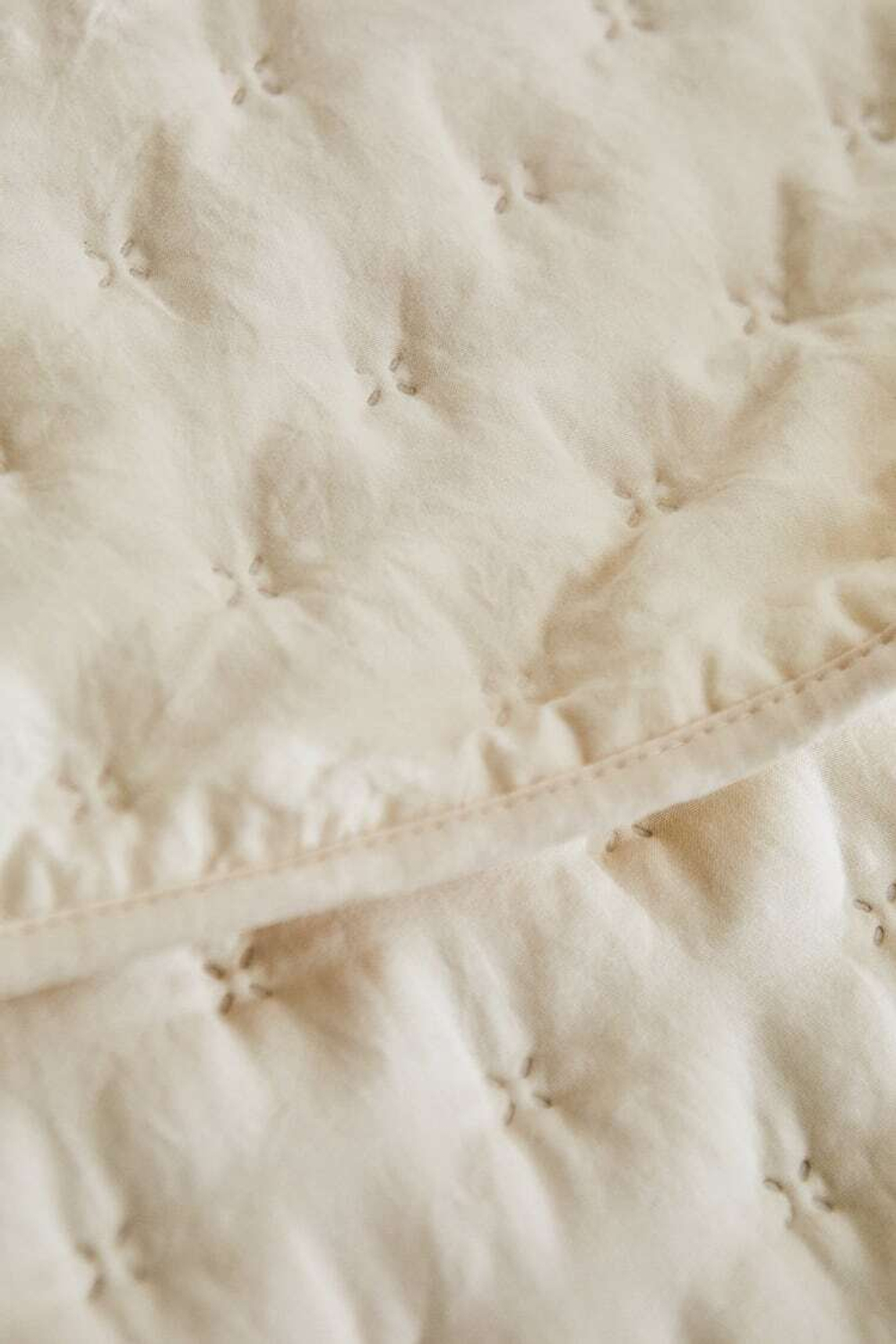 ZARA HOME СТЕГАНОЕ ОДЕЯЛО В ГОРОШЕК, ЭКРЮ