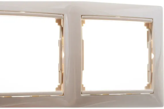 Рамка Legrand Valena 4-постовая слоновая кость 04187