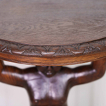 Стол с фигурой