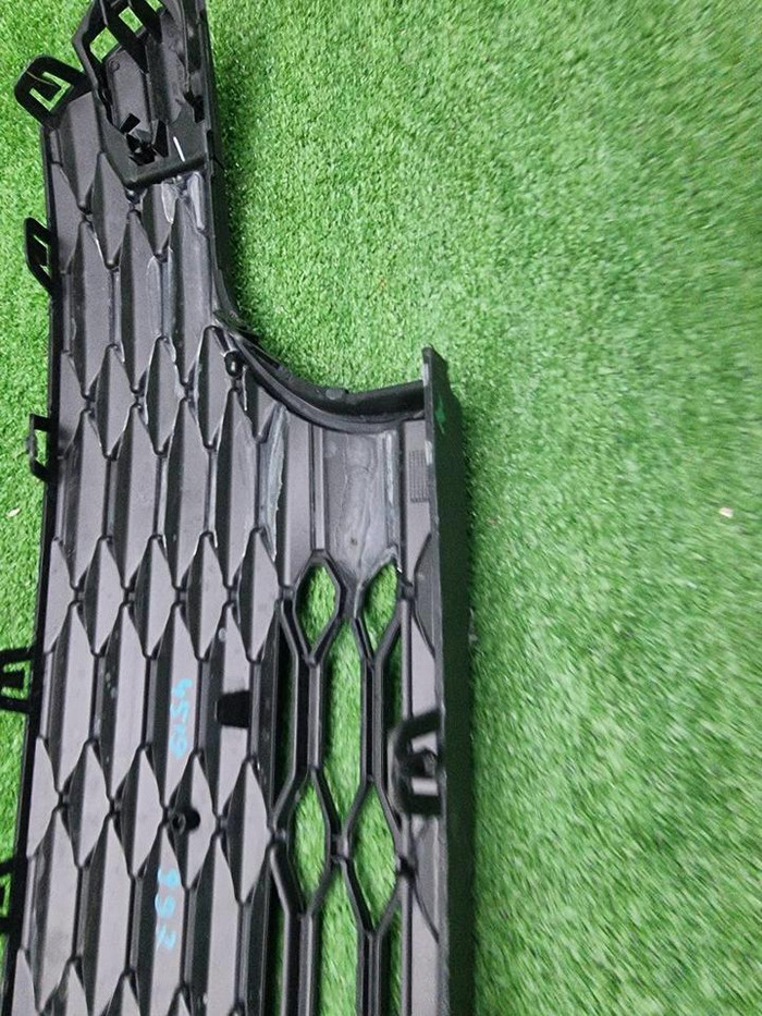 Решетка переднего бампера Mini Hatch F56 (21-24)