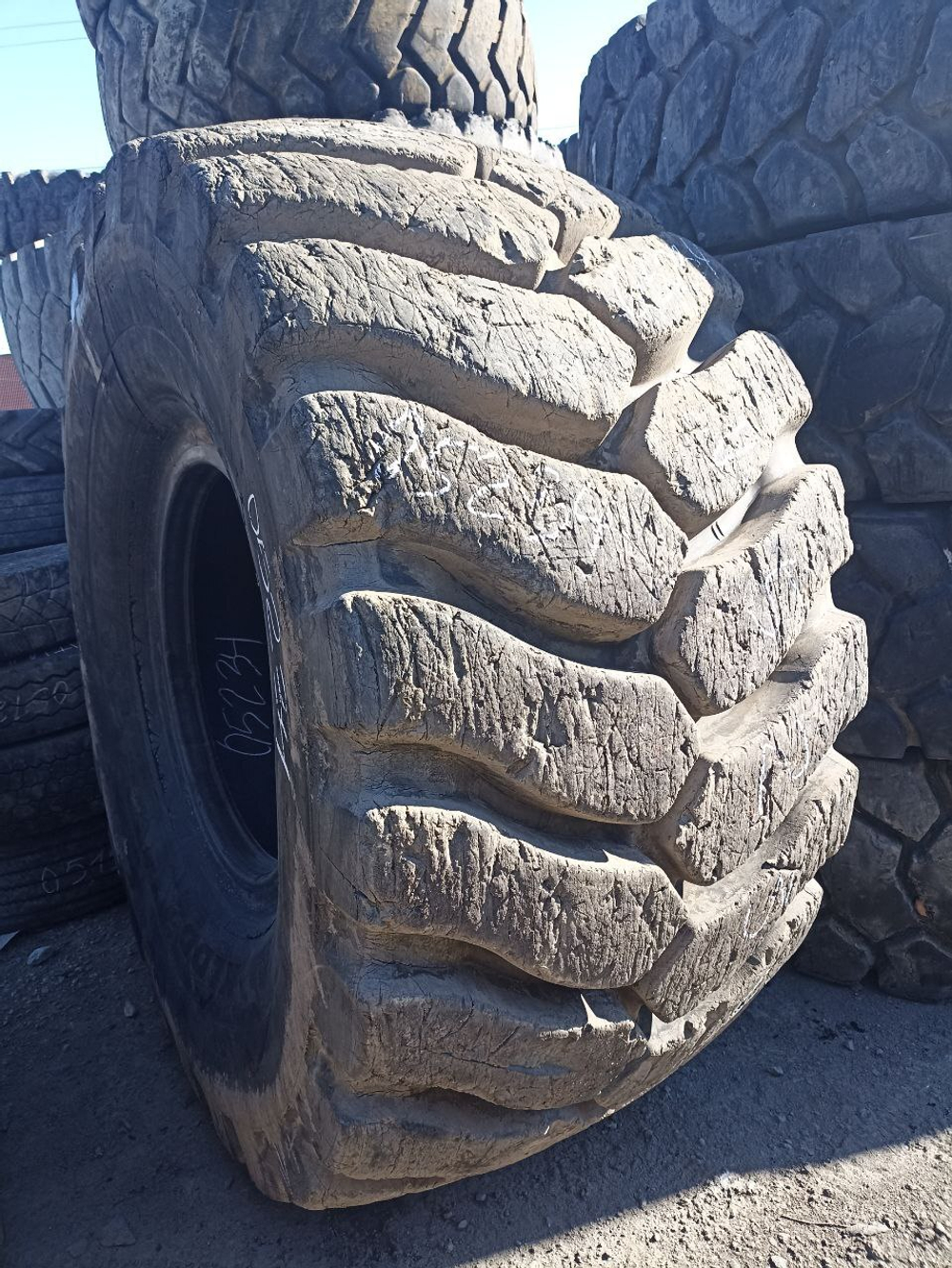 35/65R33 Michelin XLDD2 шина б/у