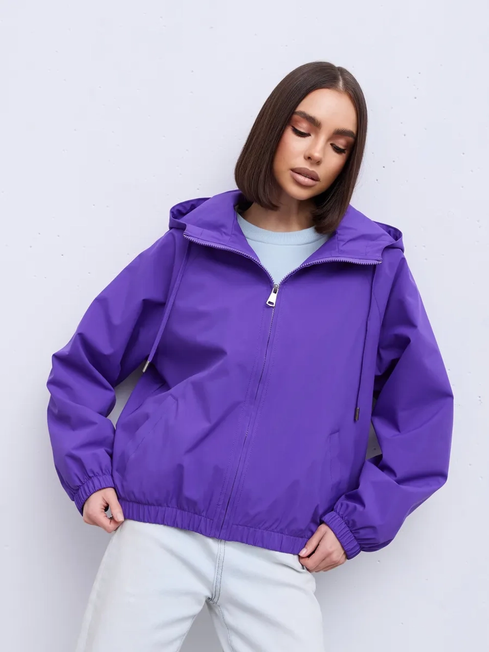 Ветровка с капюшоном