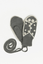 Серые варежки «Божья коровка»