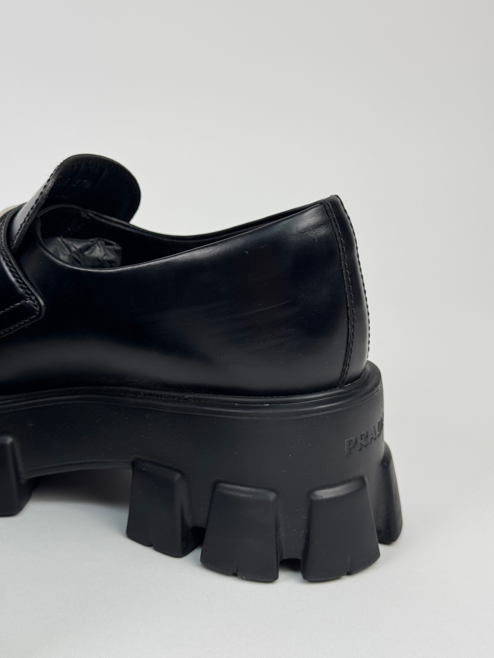 Лоферы Prada
