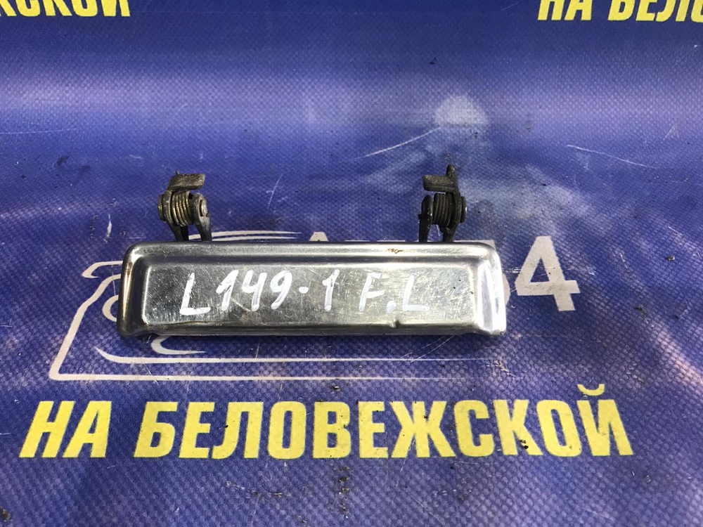 Ручка двери передней левой внешняя MITSUBISHI PAJERO 1990