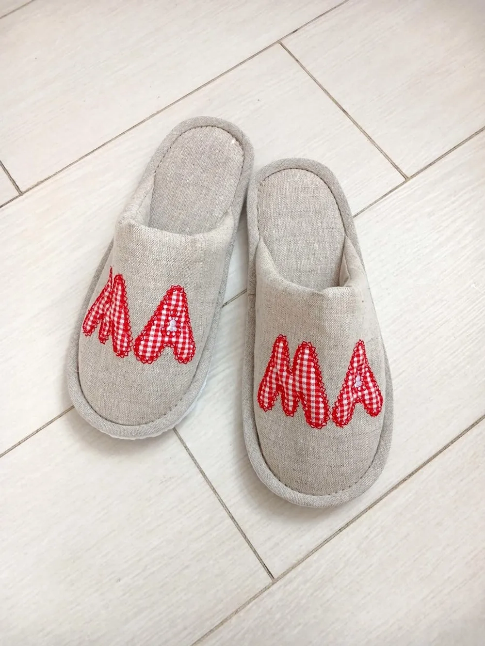 Льняные тапочки с аппликацией "Мама"