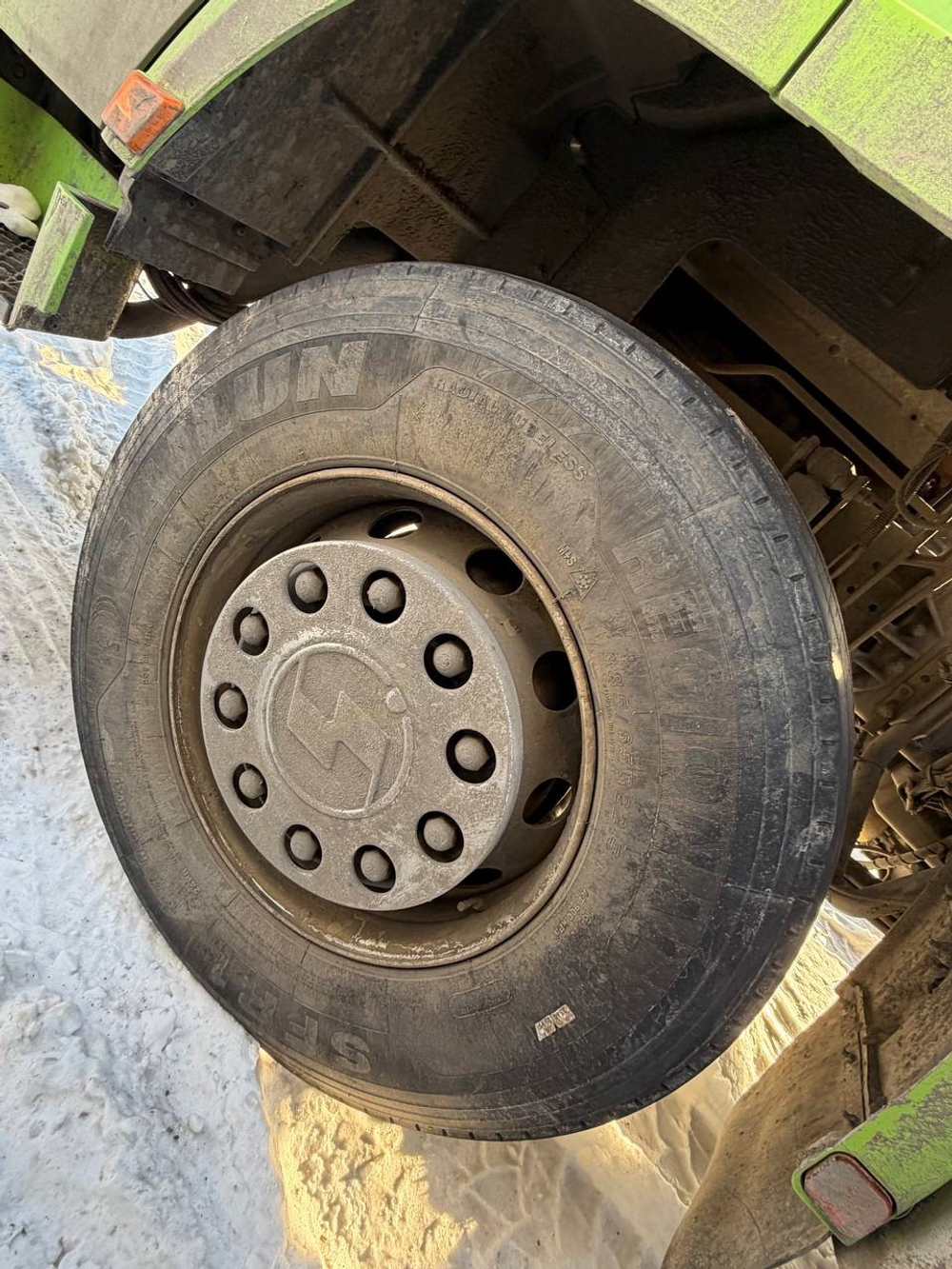 Shacman (Shaanxi) SX* 6x4 Автобетоносмеситель SX5258GJB6R384 (Дизельный, 9,7 л, 329 л.с., МТ)