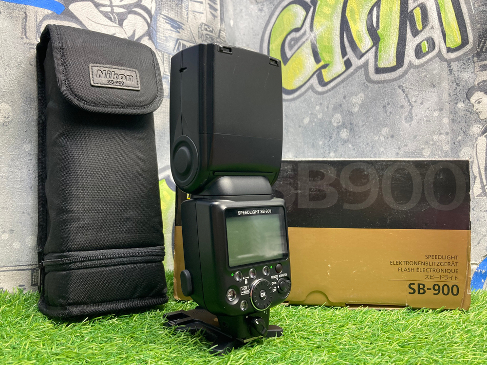 Nikon Speedlight SB-900
