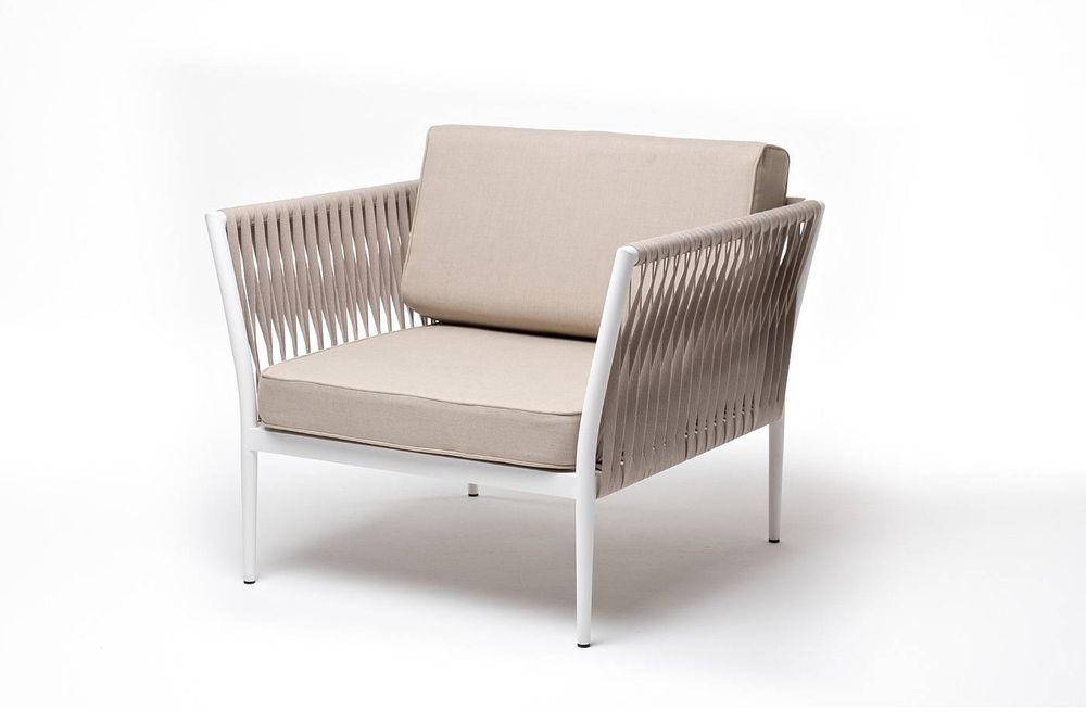 "Касабланка" кресло плетеное из роупа, каркас алюминий светло-серый (RAL7035) шагрень, роуп бежевый 20мм, ткань светло-серая