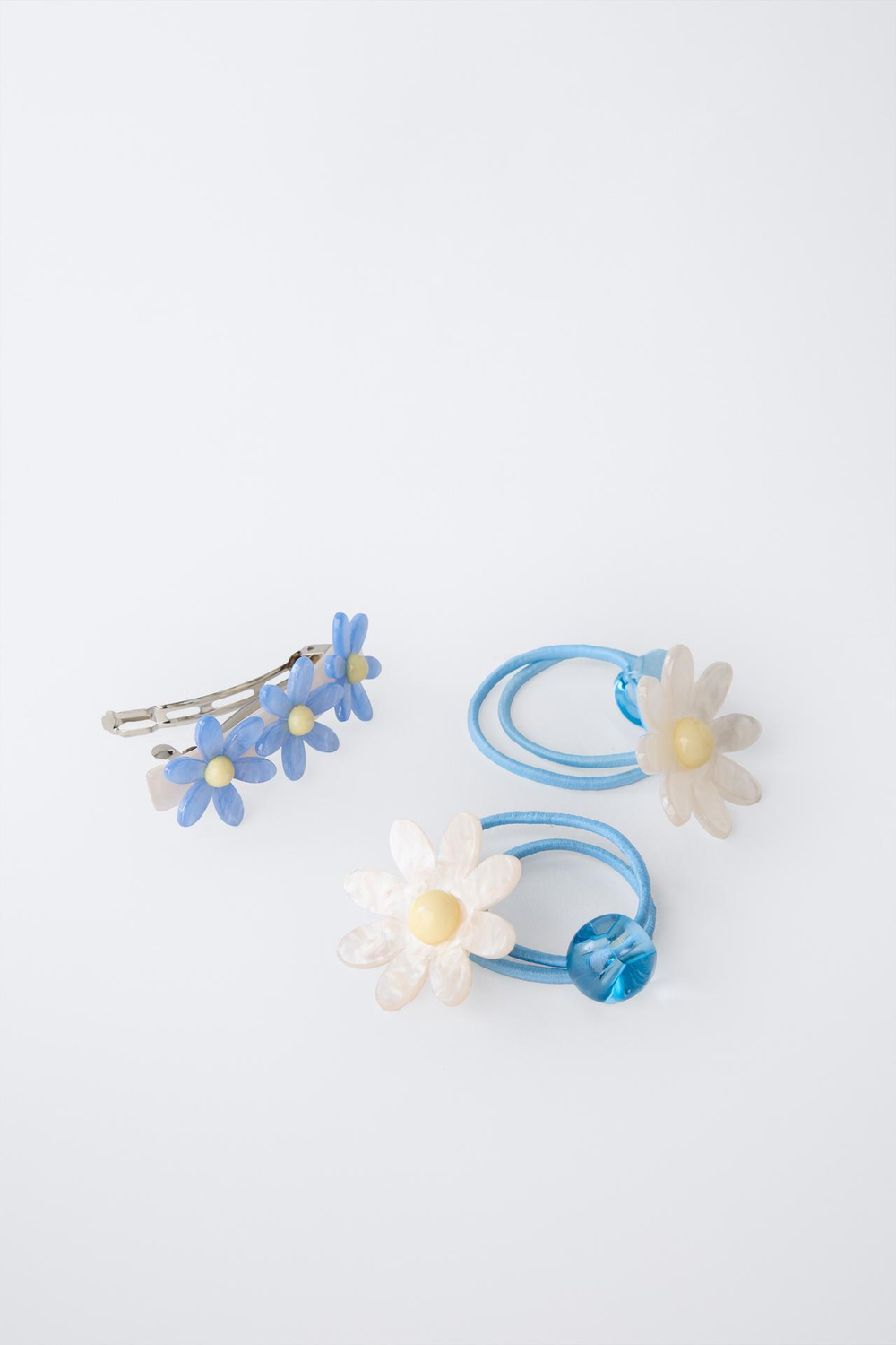 ZARA НАБОР ИЗ ДВУХ РЕЗИНОК ДЛЯ ВОЛОС И ЗАКОЛКИ «РОМАШКИ», ГОЛУБОЙ