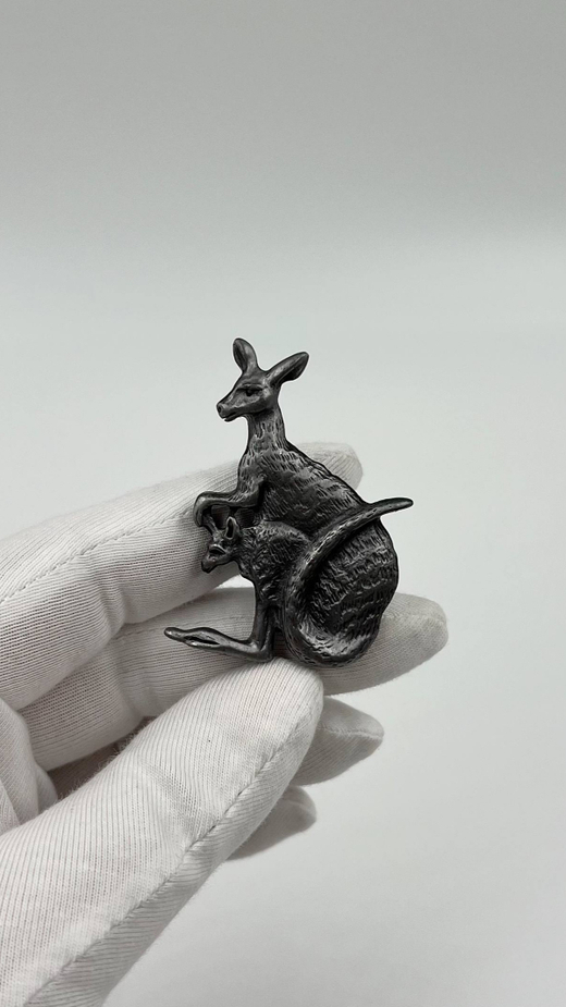 Брошь Кенгуру