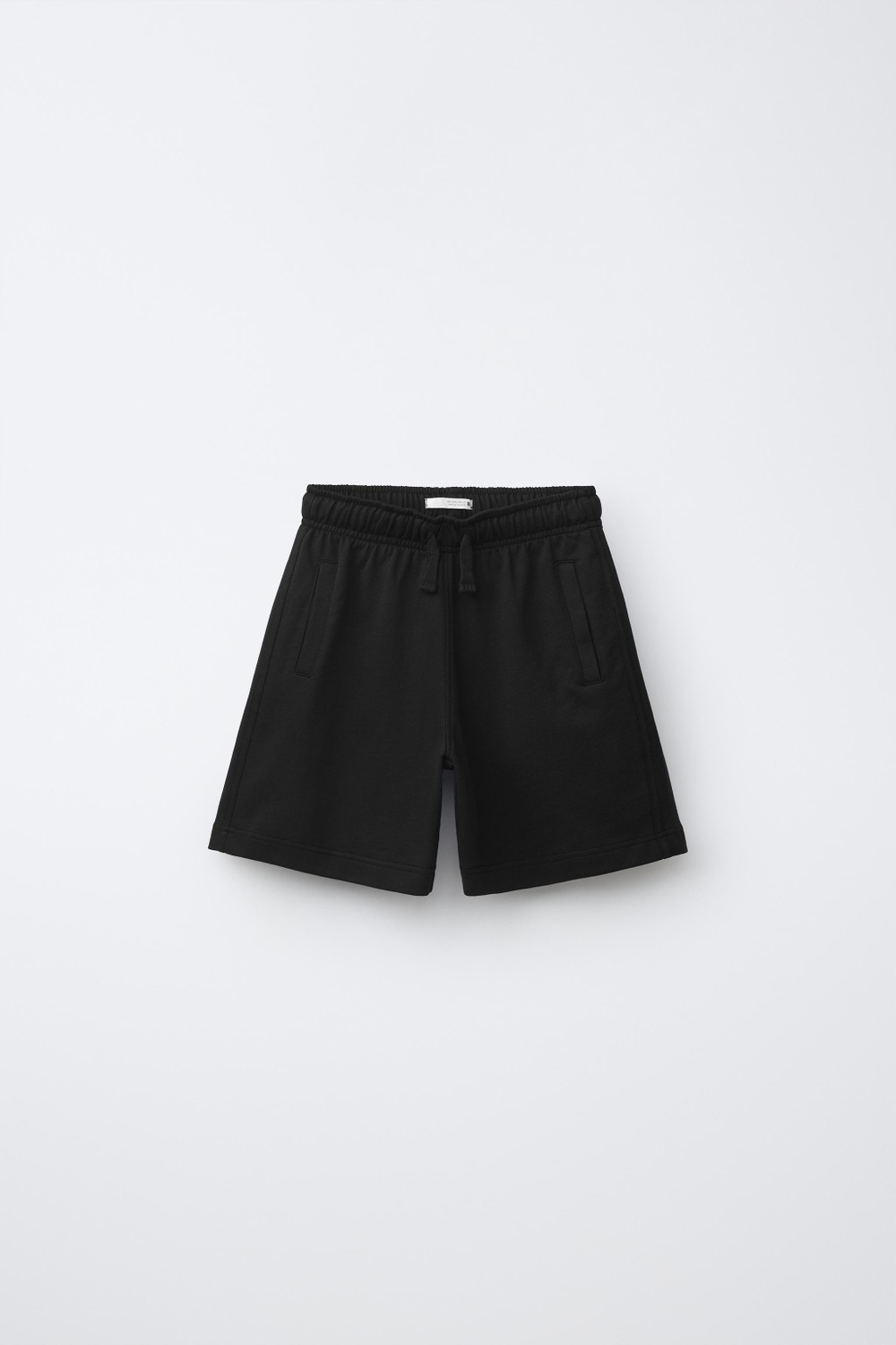 ZARA КОМПЛЕКТ ИЗ ФУТБОЛКИ И ШОРТОВ, ЧЕРНЫЙ
