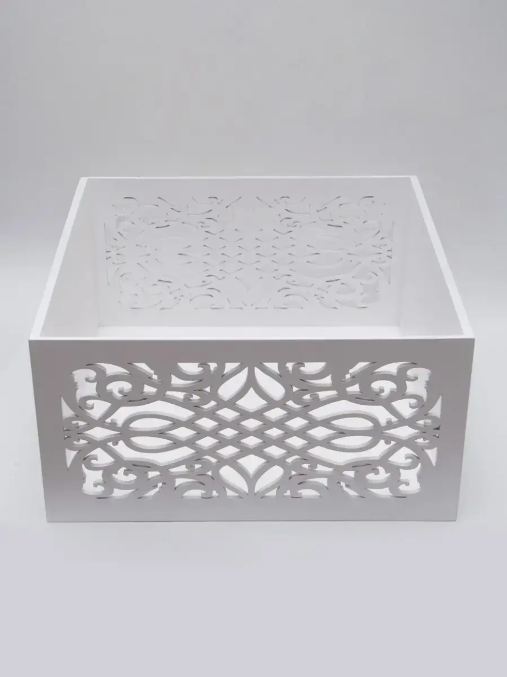 Ящик с резными вставками 40х40х20 см