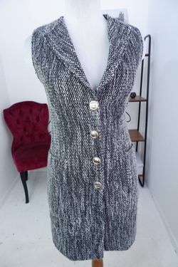 Жилетка длинная и теплая, визуально на 44 размер