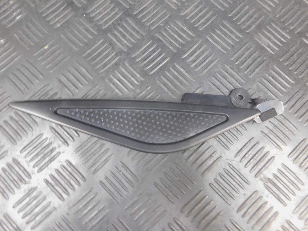 Пластик боковой левый Yamaha TDM850 RN03J 2001