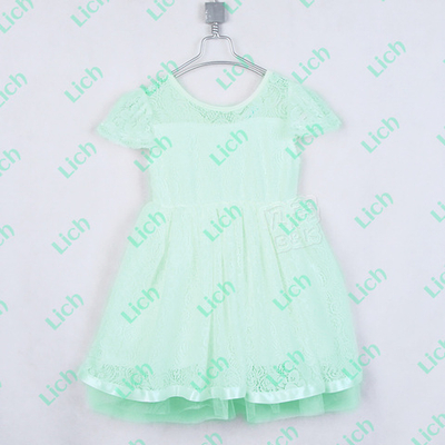 Платье однотонное А-силуэта с пышной многослойной юбкой