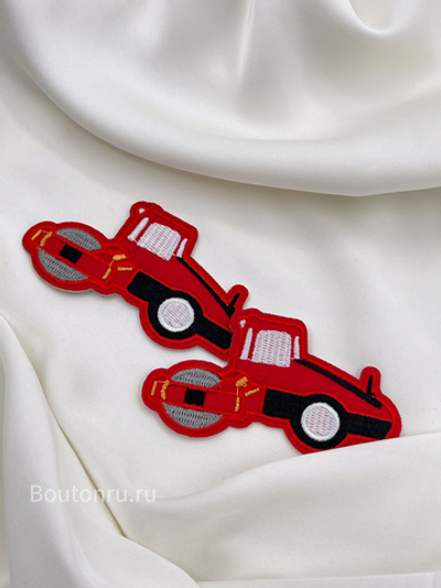 Нашивка машинка красная 8х4,5 см