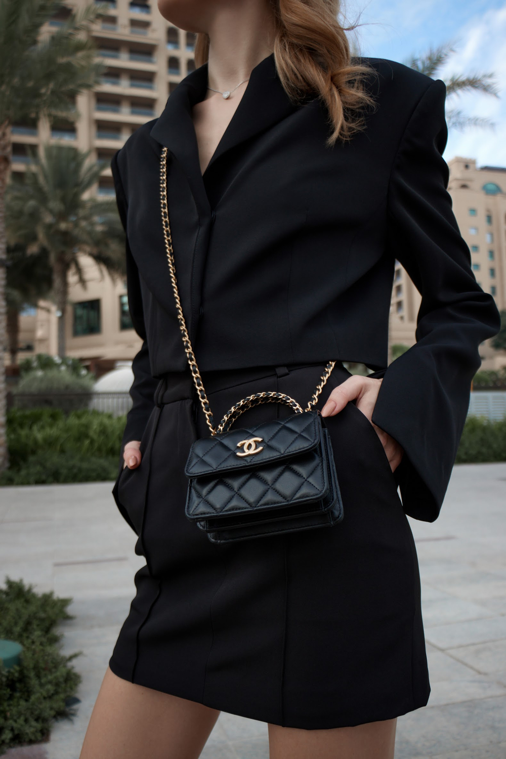 Жакет из костюмной ткани укороченный