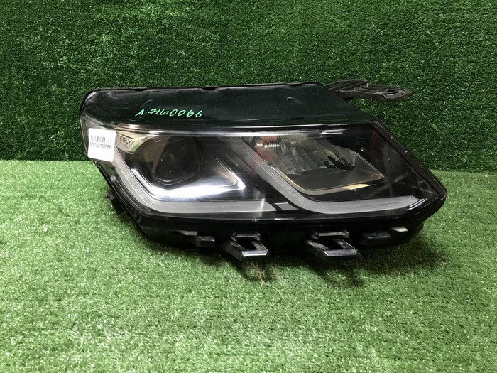 Фара правая Geely Coolray (2019-2023) LED