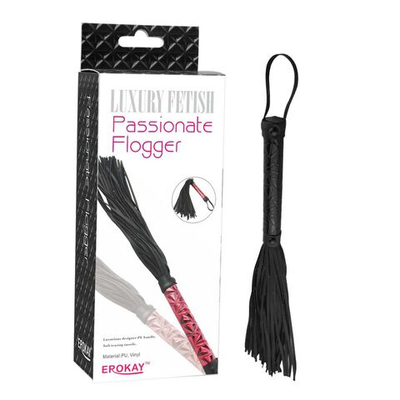Чёрная многохвостая кожаная плетка Passionate Flogger - 39 см. (Цвет: черный)