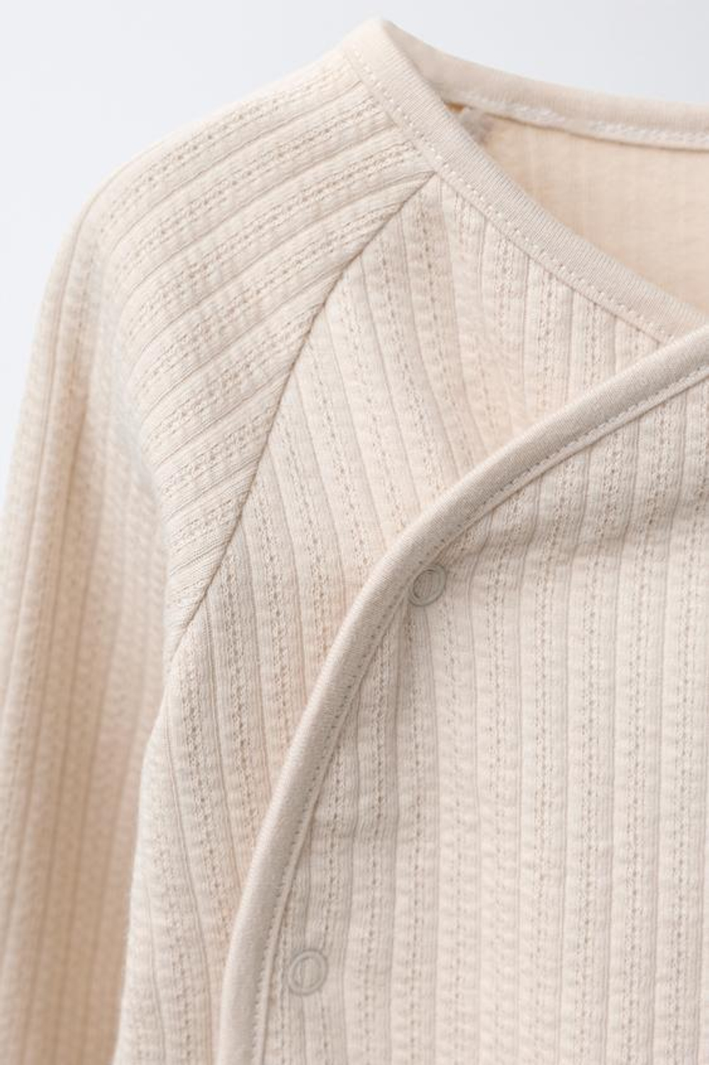 ZARA КОМПЛЕКТ ИЗ ФУТБОЛКИ И ЛЕГИНСОВ С РЕЛЬЕФНЫМ УЗОРОМ, ПЕСОЧНЫЙ