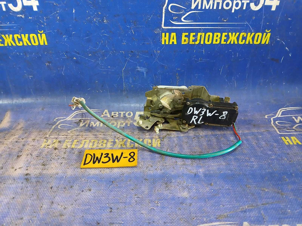 Замок двери задней левой MAZDA DEMIO 1998