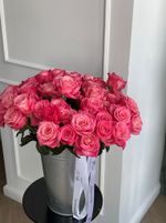 Роза ярко розовая