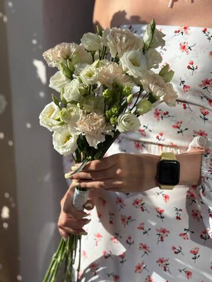 Свадебный букет из эустомы и диантусов