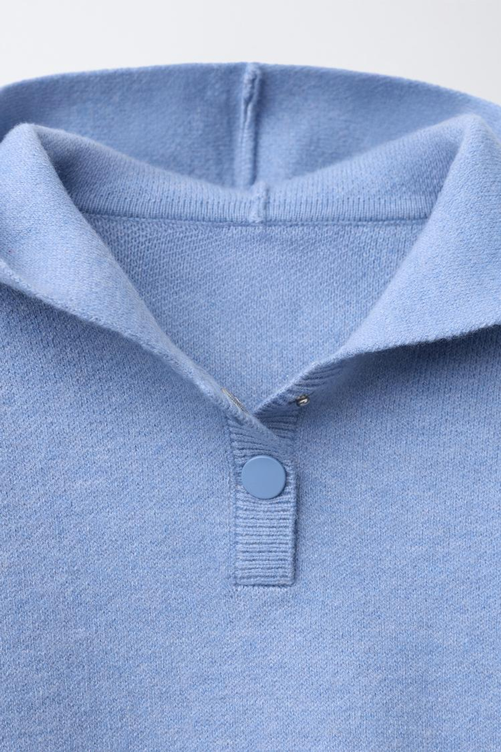 ZARA ВЯЗАНЫЙ СВИТЕР С КАПЮШОНОМ, ЛИНЯЛЫЙ СИНИЙ